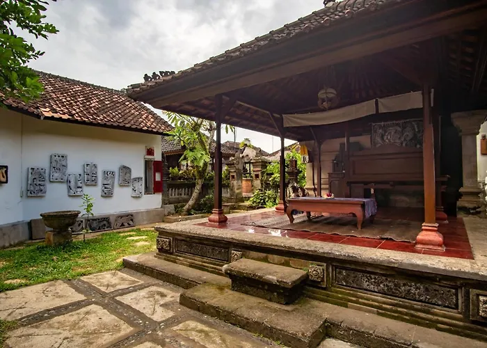 ゲストハウス Rumah Paros & Gallery
