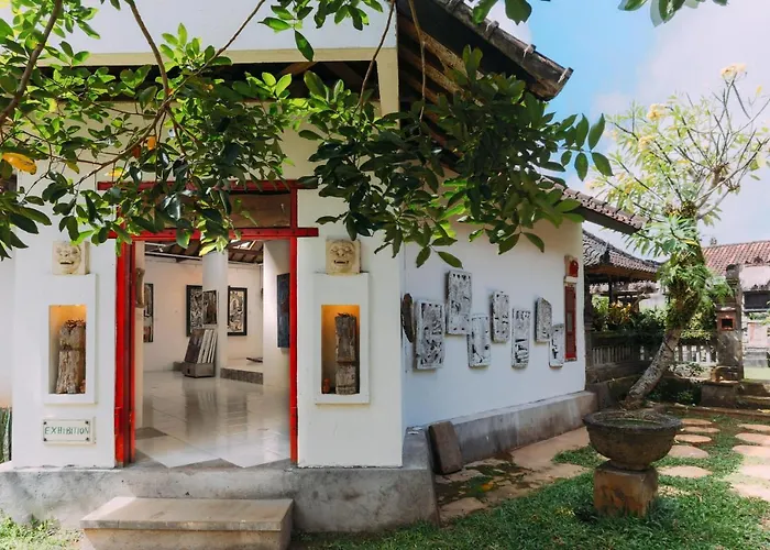 ゲストハウス Rumah Paros & Gallery 3*