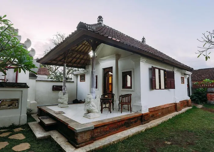 Rumah Paros & Gallery ゲストハウス 3*