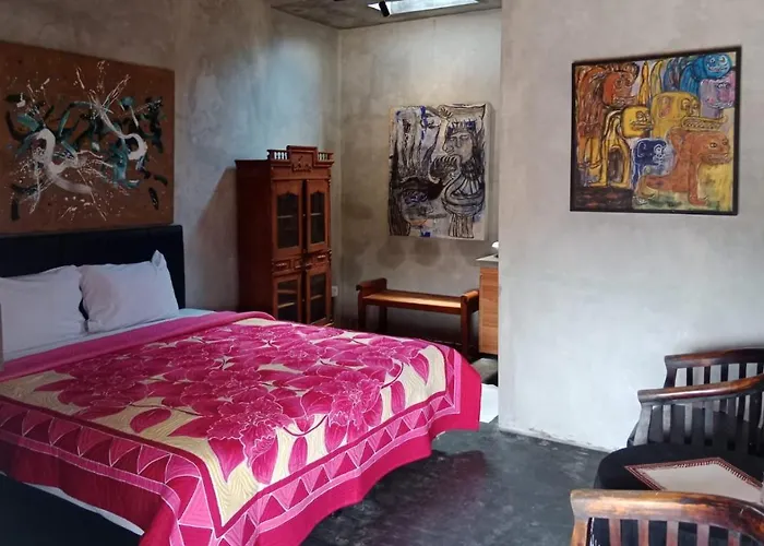 Rumah Paros & Gallery ゲストハウス 3*