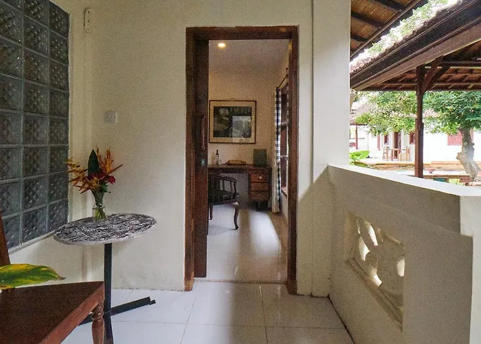 ゲストハウス Rumah Paros & Gallery