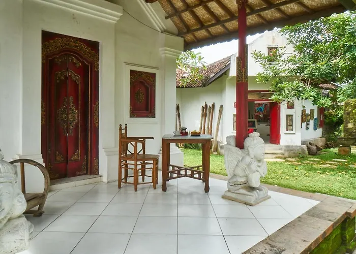Rumah Paros & Gallery ゲストハウス Sukawati