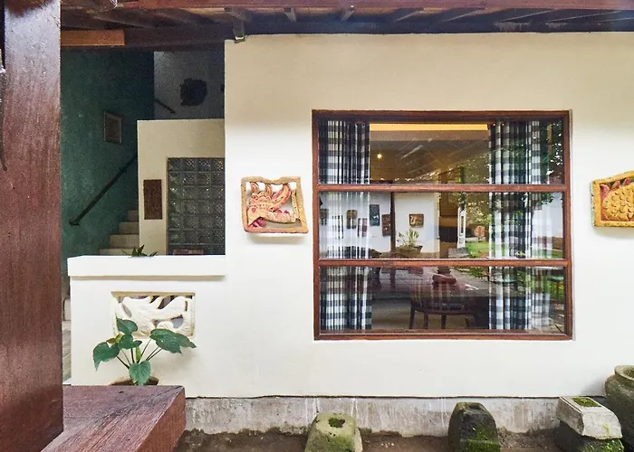 Rumah Paros & Gallery ゲストハウス