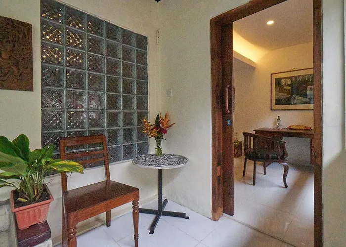 ゲストハウス Rumah Paros & Gallery Sukawati